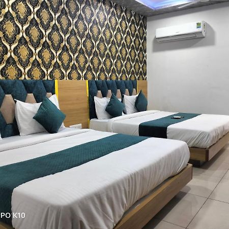 Hotel Rudra Palace Ānand Zewnętrze zdjęcie