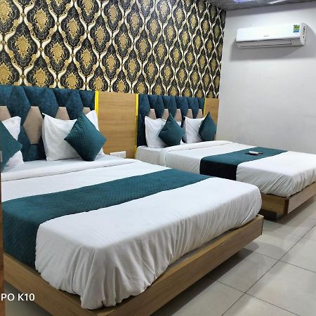 Hotel Rudra Palace Ānand Zewnętrze zdjęcie