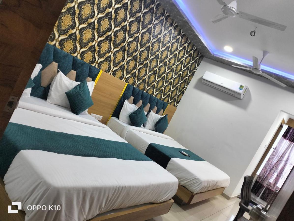 Hotel Rudra Palace Ānand Zewnętrze zdjęcie