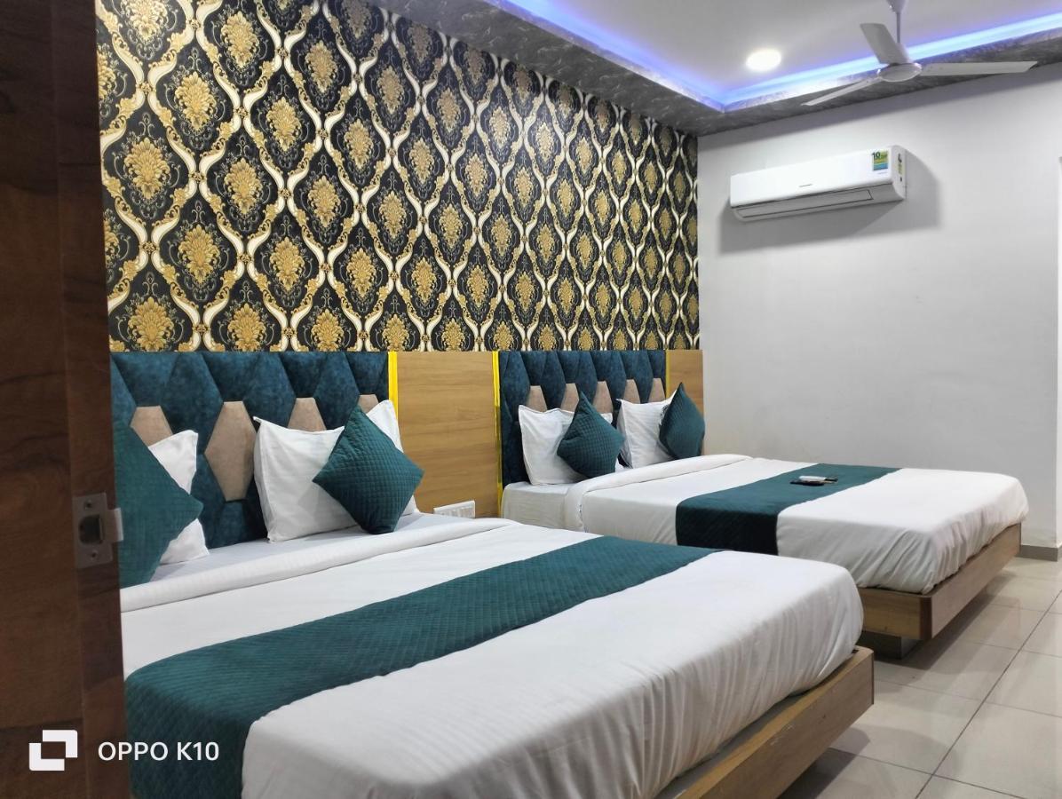 Hotel Rudra Palace Ānand Zewnętrze zdjęcie